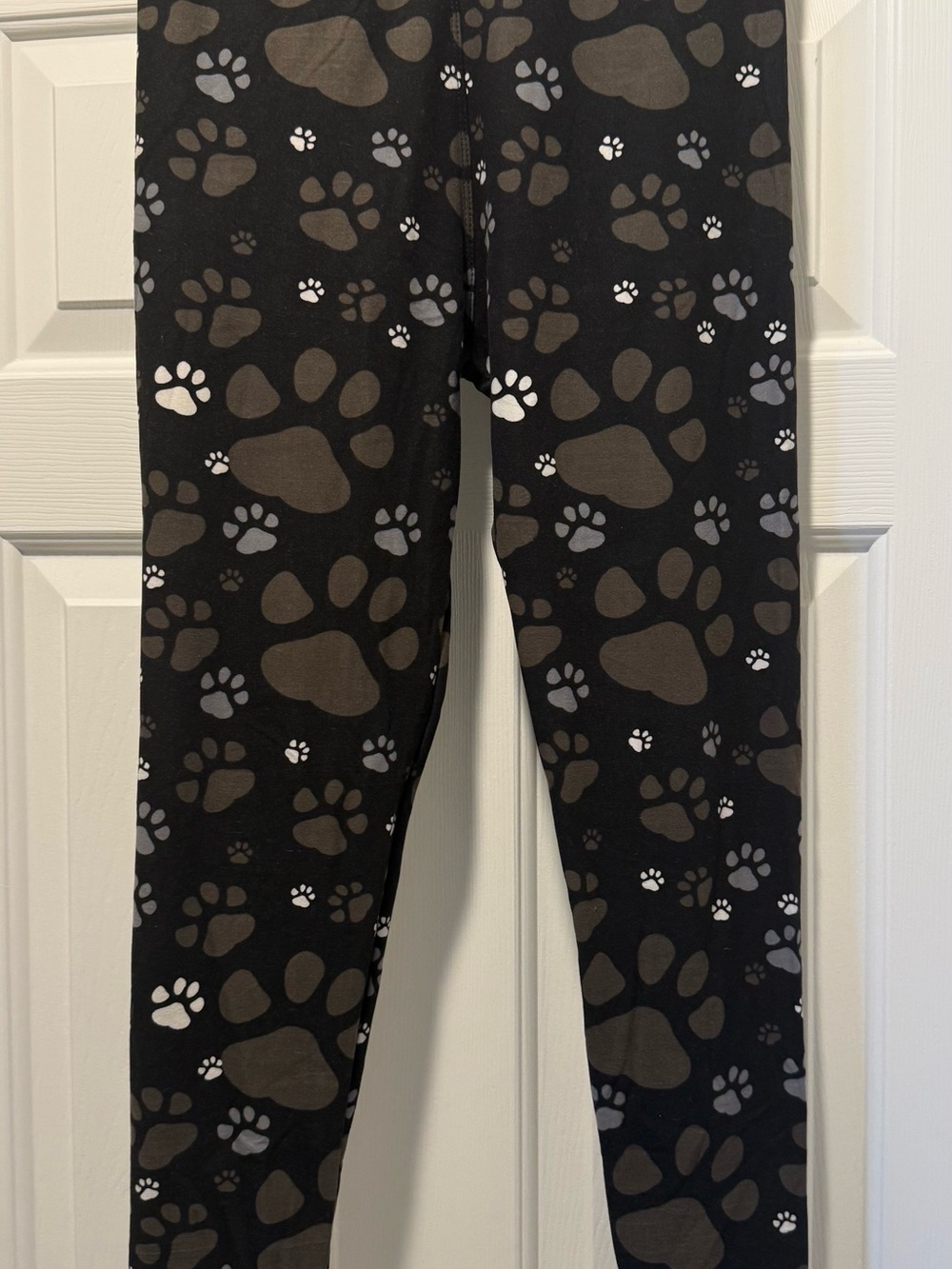 Women’s Black Paw Print Leggings - Brand Unknown